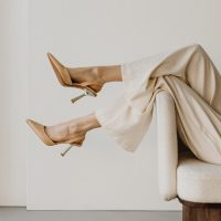 kaboompics_simplistic-sophistication-a-fashion-photoshoot-with-a-stunning-model-in-neutral-minimalist-outfits-30948-1